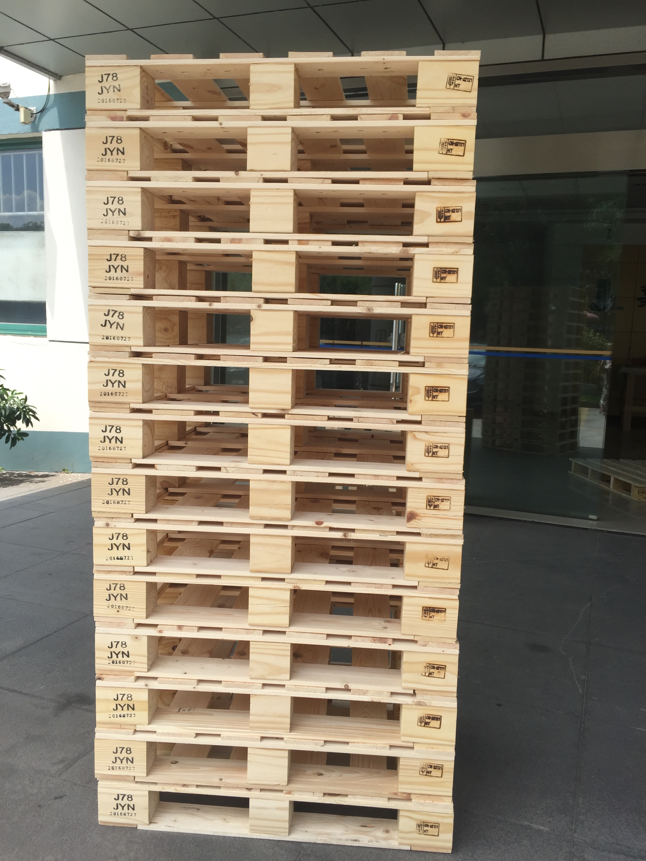 Heat-treated Wooden Pallets